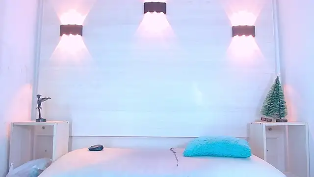 Snapshot of Molly_Spears chatting on 01-19-25, 04:12 Molly Spears online show from 01-19-25, 04:12