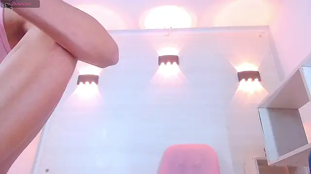 Snapshot of Molly_Spears chatting on 03-05-25, 03:18 Molly Spears online show from 03-05-25, 03:18