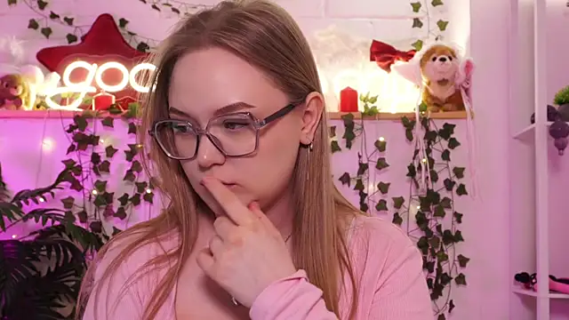 MonicaAsis online show from 04-15-26, 07:58