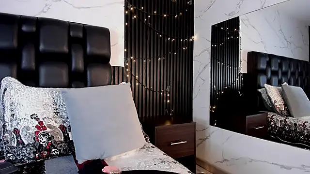 AuroraBon online show from 10-08-25, 09:18