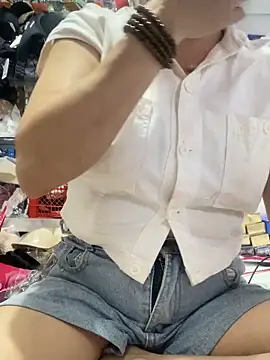 Snapshot of Cesywet chatting on 10-01-25, 04:51 Cesywet online show from 10-01-25, 04:51