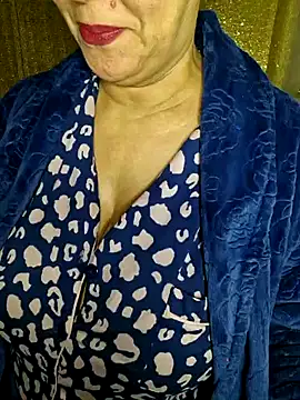 Snapshot of Foxlady2271 chatting on 01-04-25, 03:28 Foxlady2271 online show from 01-04-25, 03:28