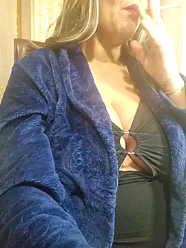 Snapshot of Foxlady2271 chatting on 02-28-25, 06:20 Foxlady2271 online show from 02-28-25, 06:20