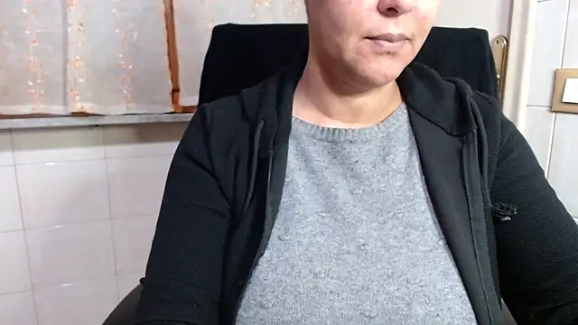 Foxlady2271 online show from 03-25-26, 06:19