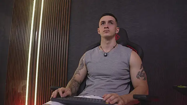 JacksonOlsenn online show from 04-06-26, 08:43