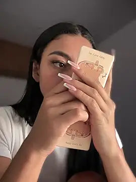 maddy bronw  online show from 02-18-25, 03:10