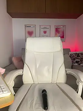 maddy bronw  online show from 03-18-26, 10:02