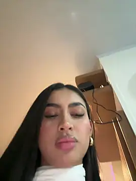 maddy bronw  online show from 05-19-26, 01:56