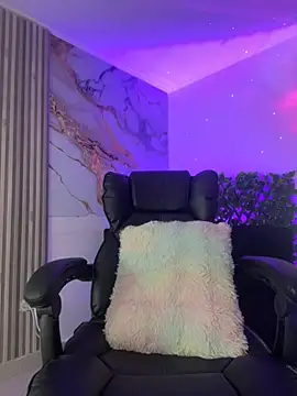 NINA 18 YEARS online show from 11-30-25, 03:54