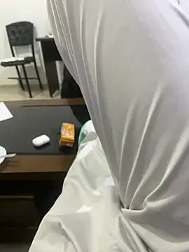 Snapshot of alex-riadh chatting on 01-12-25, 07:21 alex-riadh online show from 01-12-25, 07:21