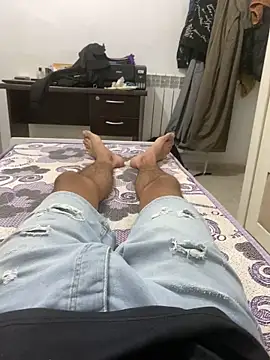 Snapshot of alex-riadh chatting on 09-27-25, 04:01 alex-riadh online show from 09-27-25, 04:01