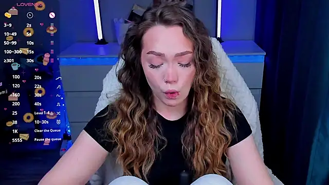 Snapshot of Evia_r0se chatting on 02-15-26, 01:31 Evia r0se online show from 02-15-26, 01:31