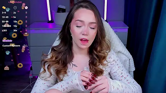 Snapshot of Evia_r0se chatting on 02-17-26, 12:23 Evia r0se online show from 02-17-26, 12:23