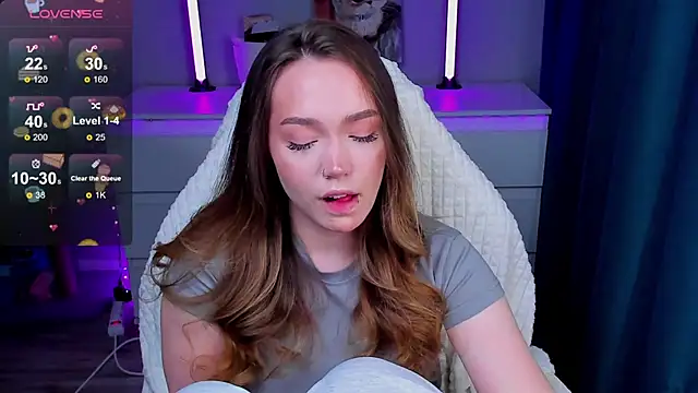 Snapshot of Evia_r0se chatting on 02-20-26, 04:51 Evia r0se online show from 02-20-26, 04:51