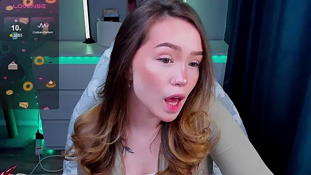 Snapshot of Evia_r0se chatting on 02-25-26, 08:02 Evia r0se online show from 02-25-26, 08:02