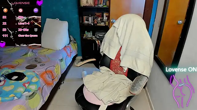 peanut tangerine online show from 11-22-25, 05:01