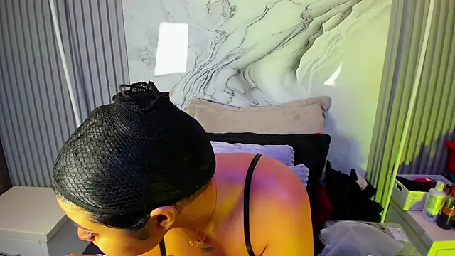 Snapshot of venusowen_ chatting on 04-23-26, 01:57 venusowen online show from 04-23-26, 01:57