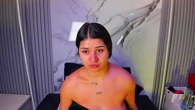 Snapshot of venusowen_ chatting on 05-15-26, 01:40 venusowen online show from 05-15-26, 01:40