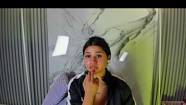 Snapshot of venusowen_ chatting on 05-27-26, 02:14 venusowen online show from 05-27-26, 02:14