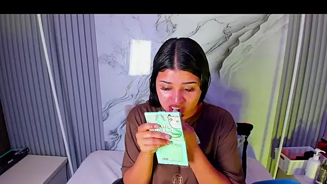 Snapshot of venusowen_ chatting on 06-01-26, 01:46 venusowen online show from 06-01-26, 01:46