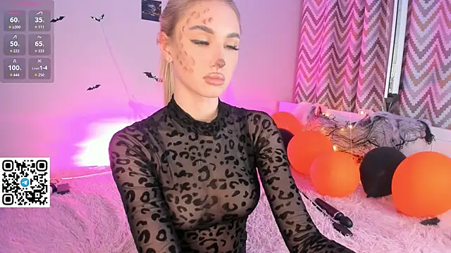 Danger Bella online show from 10-30-25, 05:46