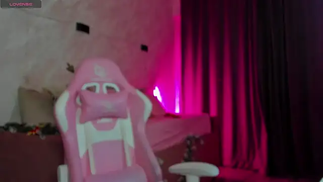 Kira yoon online show from 01-10-26, 12:45