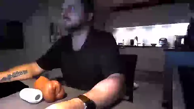 Snapshot of jensen38 chatting on 03-05-25, 09:04 jensen38 online show from 03-05-25, 09:04