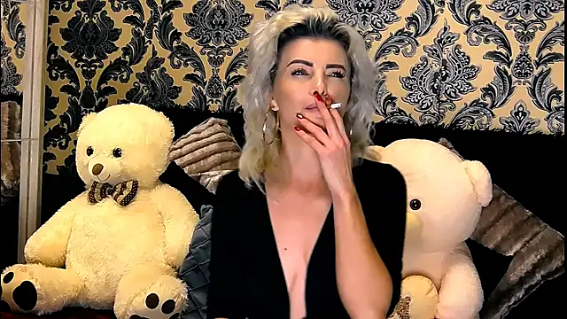 Snapshot of Aly_girl1 chatting on 12-11-24, 01:17 Aly girl1 online show from 12-11-24, 01:17