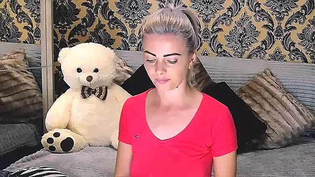 Snapshot of Aly_girl1 chatting on 03-20-25, 03:04 Aly girl1 online show from 03-20-25, 03:04