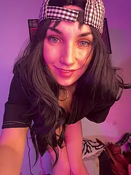 Snapshot of Sofia_Poly chatting on 02-26-26, 04:17 Sofia Poly online show from 02-26-26, 04:17