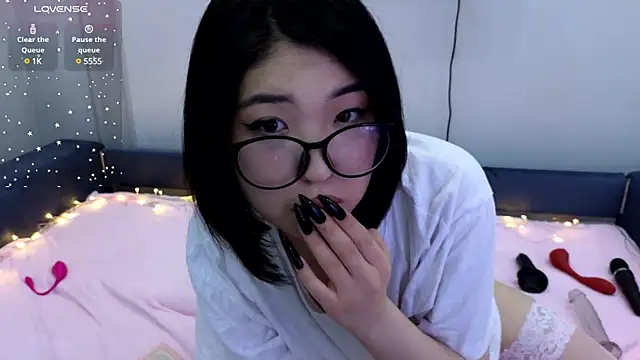 Snapshot of emili_blanc chatting on 01-12-25, 12:23 emili blanc online show from 01-12-25, 12:23