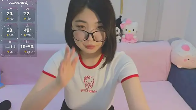 Snapshot of emili_blanc chatting on 02-05-25, 02:29 emili blanc online show from 02-05-25, 02:29