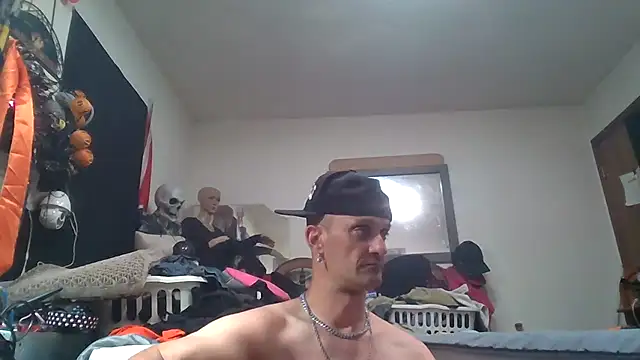 Snapshot of slinginbigD chatting on 07-16-26, 01:33 slinginbigD online show from 07-16-26, 01:33