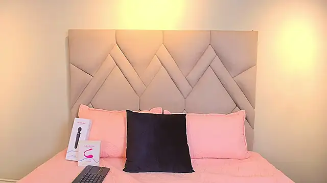 Isis Osman online show from 04-08-26, 07:58