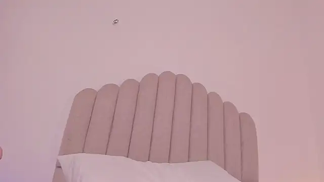 valerysantos  online show from 05-11-26, 04:04