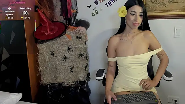 Wendy Marchall online show from 10-27-25, 07:07