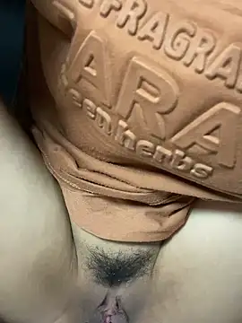 Snapshot of Boi_Boi2x chatting on 02-24-25, 02:40 Boi Boi2x online show from 02-24-25, 02:40