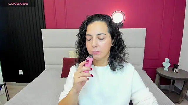 Linda Insatiable online show from 10-17-25, 01:31