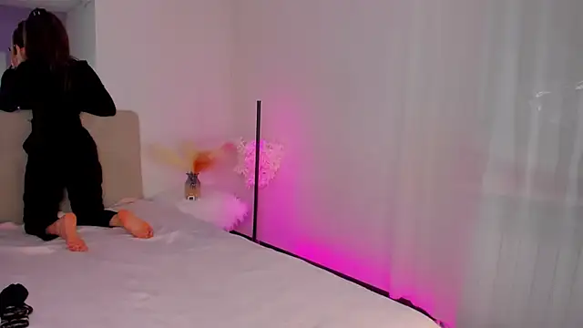 Laura Leee online show from 03-07-25, 09:29