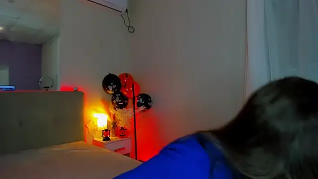 Laura Leee online show from 11-01-25, 06:48