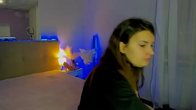 Laura Leee online show from 11-25-25, 06:02