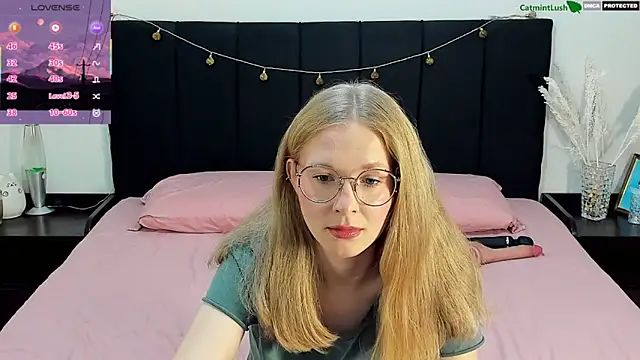 Snapshot of CatmintLush chatting on 06-14-26, 11:29 CatmintLush online show from 06-14-26, 11:29