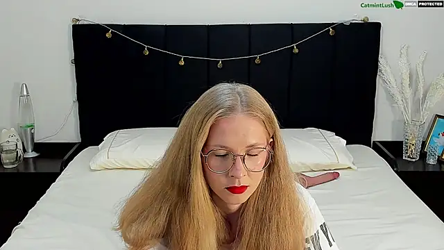 Snapshot of CatmintLush chatting on 06-24-26, 11:37 CatmintLush online show from 06-24-26, 11:37