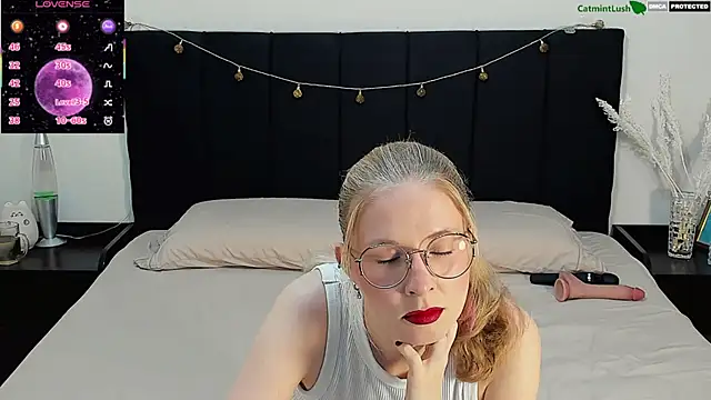 Snapshot of CatmintLush chatting on 07-14-26, 11:43 CatmintLush online show from 07-14-26, 11:43