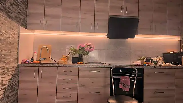 Snapshot of ___art chatting on 09-19-25, 05:24 art online show from 09-19-25, 05:24