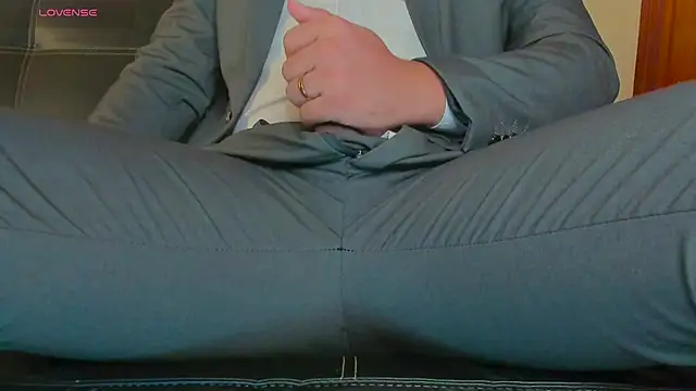 MrLonely02 online show from 12-13-24, 08:47