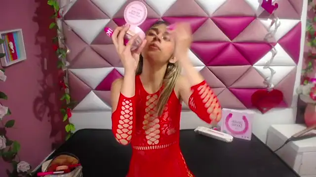 Snapshot of NahomiConnor_ chatting on 01-17-25, 03:53 NahomiConnor online show from 01-17-25, 03:53