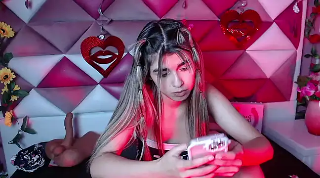 Snapshot of NahomiConnor_ chatting on 03-22-25, 04:37 NahomiConnor online show from 03-22-25, 04:37