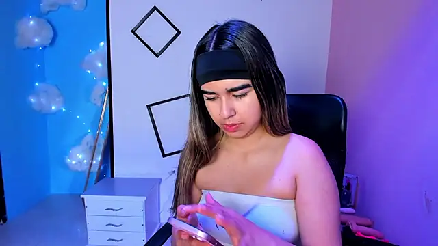 Snapshot of NahomiConnor_ chatting on 09-19-25, 01:12 NahomiConnor online show from 09-19-25, 01:12