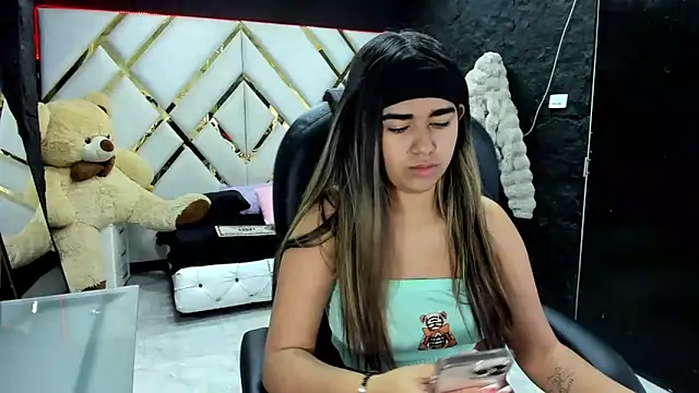 Snapshot of NahomiConnor_ chatting on 12-18-25, 12:44 NahomiConnor online show from 12-18-25, 12:44